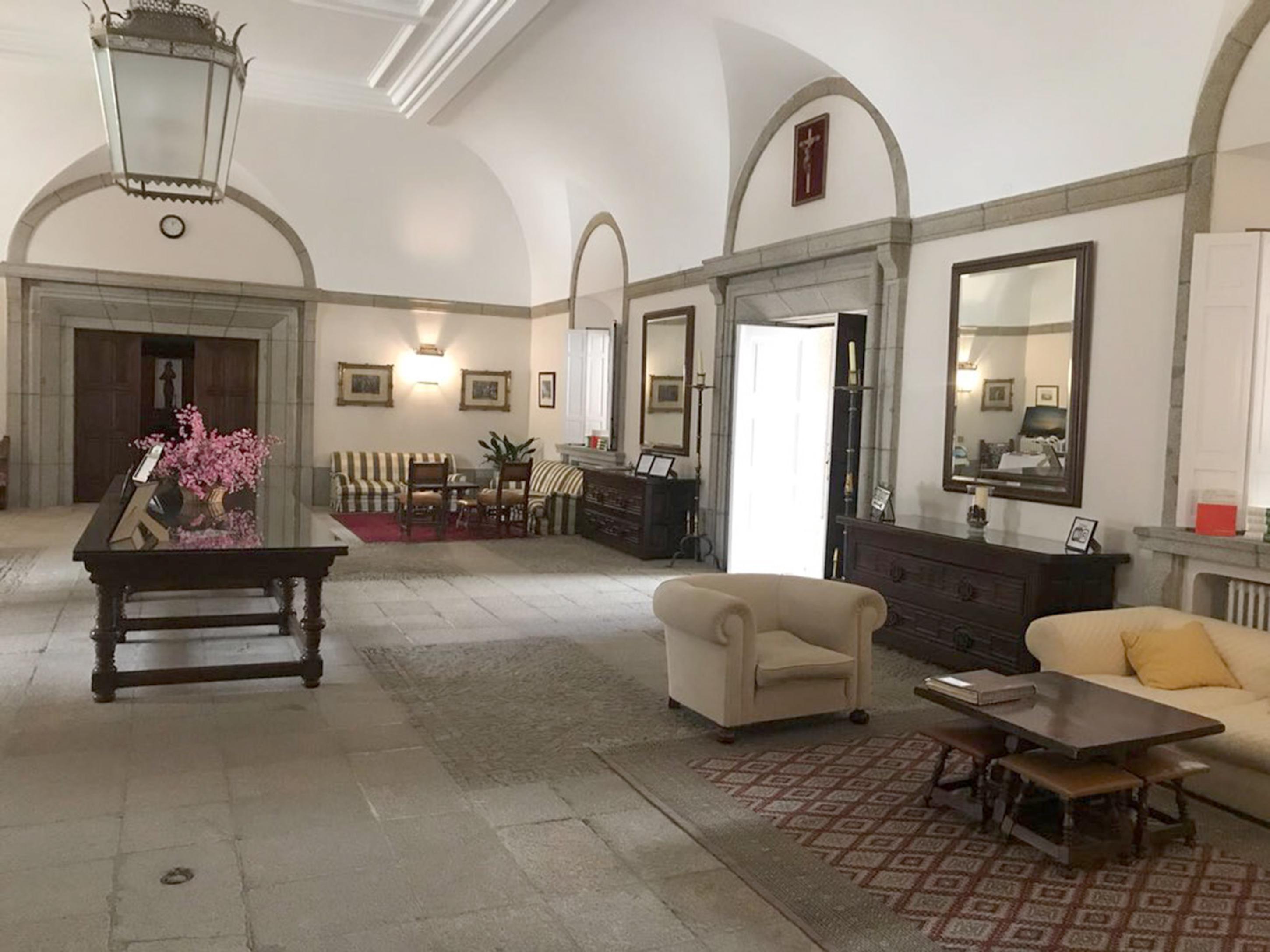 Hospederia Santa Cruz Hotell San Lorenzo de El Escorial Eksteriør bilde
