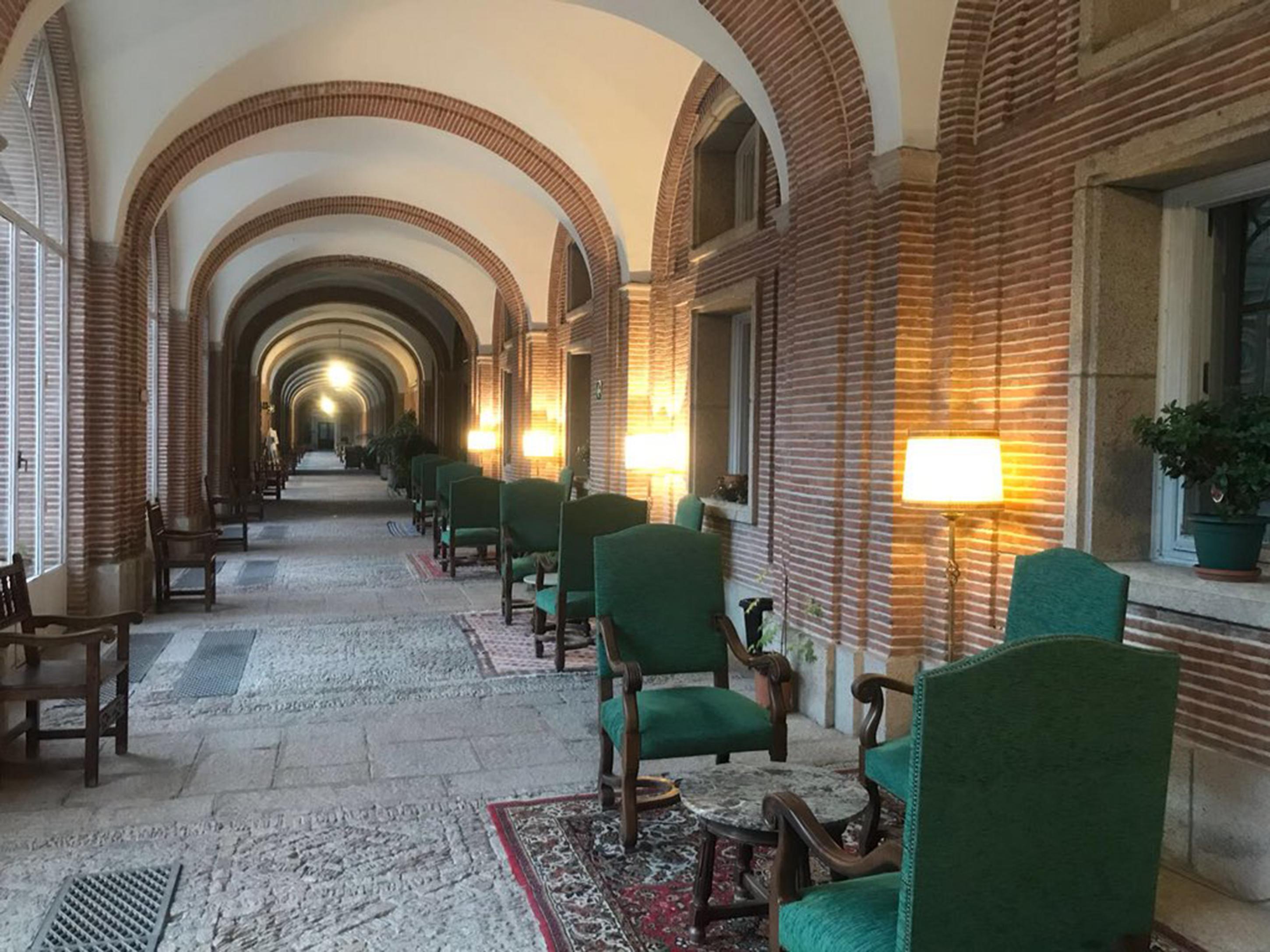 Hospederia Santa Cruz Hotell San Lorenzo de El Escorial Eksteriør bilde
