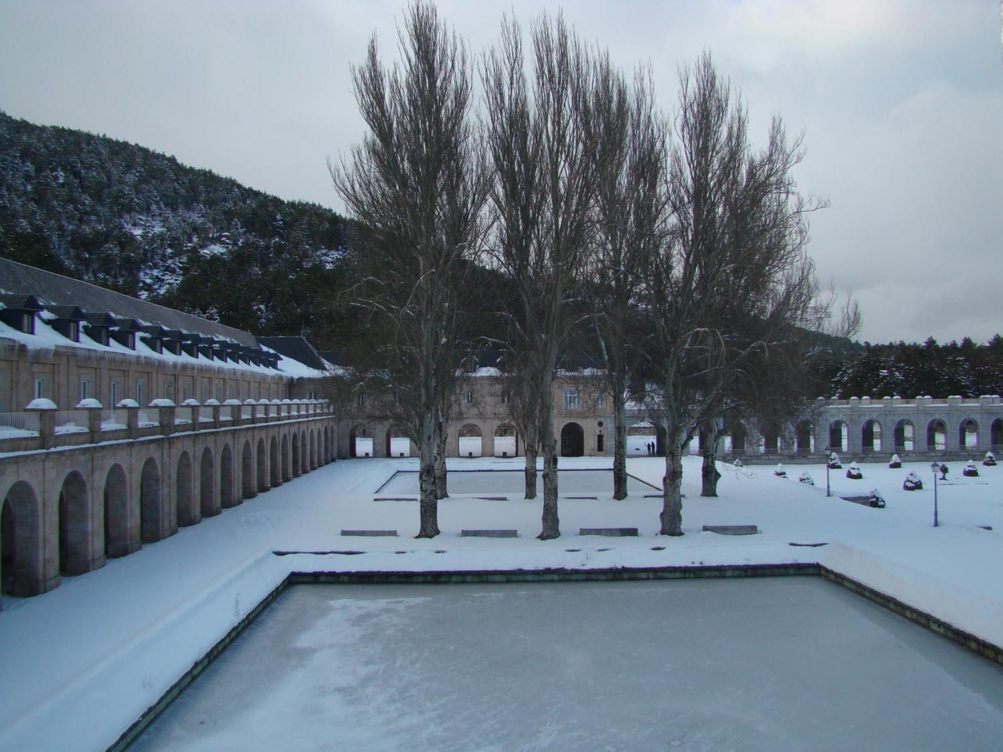 Hospederia Santa Cruz Hotell San Lorenzo de El Escorial Eksteriør bilde