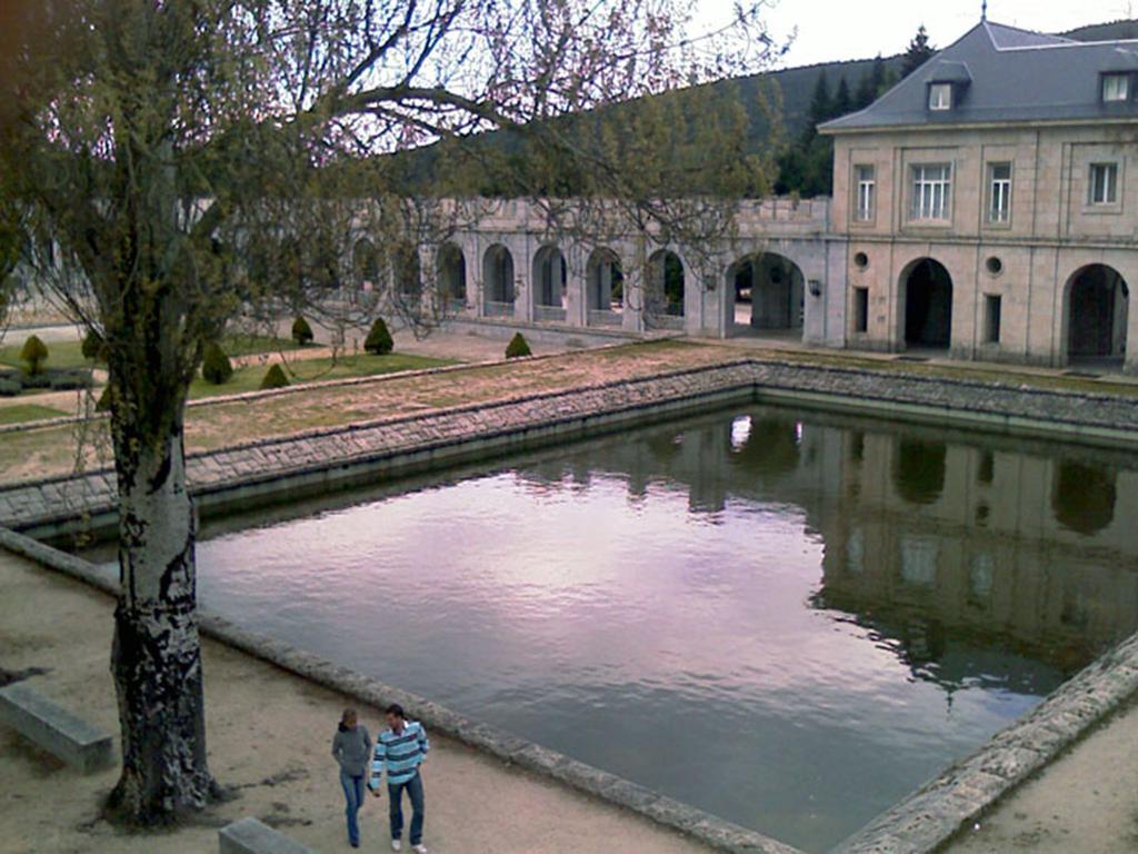 Hospederia Santa Cruz Hotell San Lorenzo de El Escorial Eksteriør bilde