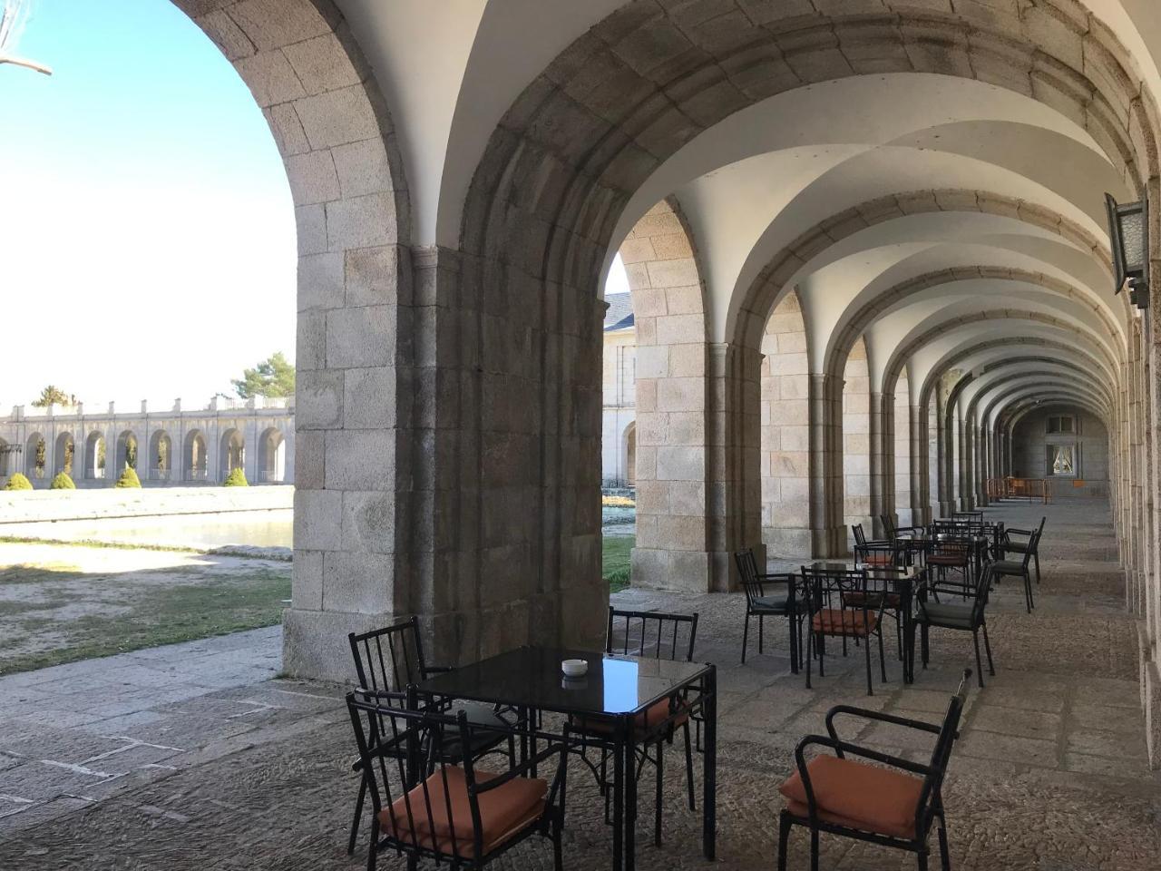Hospederia Santa Cruz Hotell San Lorenzo de El Escorial Eksteriør bilde