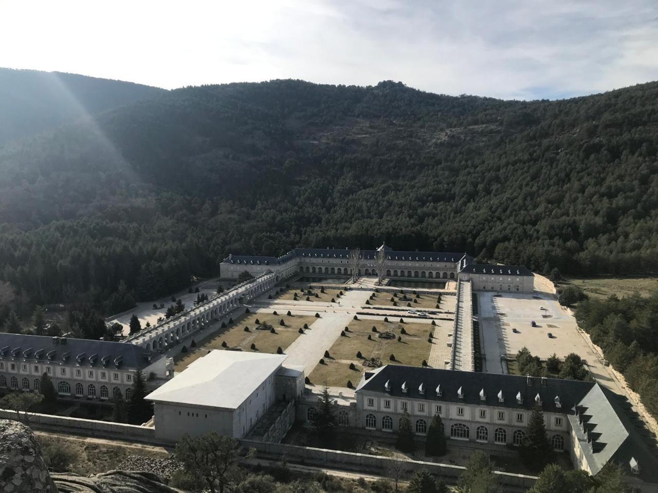Hospederia Santa Cruz Hotell San Lorenzo de El Escorial Eksteriør bilde