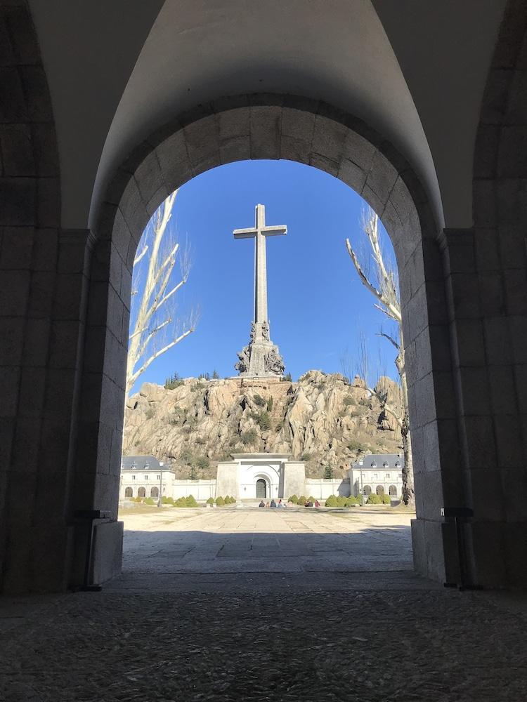 Hospederia Santa Cruz Hotell San Lorenzo de El Escorial Eksteriør bilde
